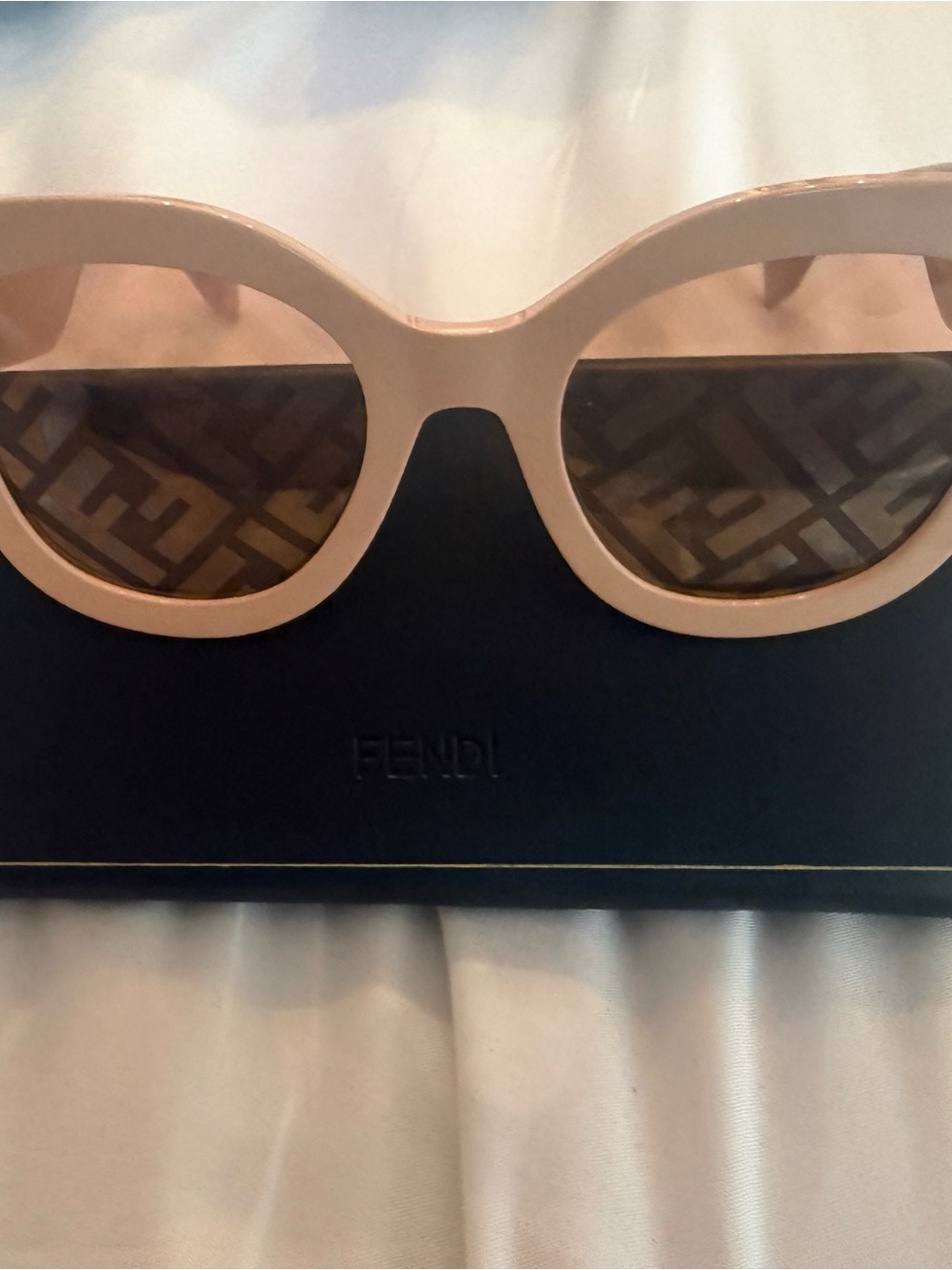 Fendi Round Sunglasses in Nude Pink with FF Logo Lenses, new never worn